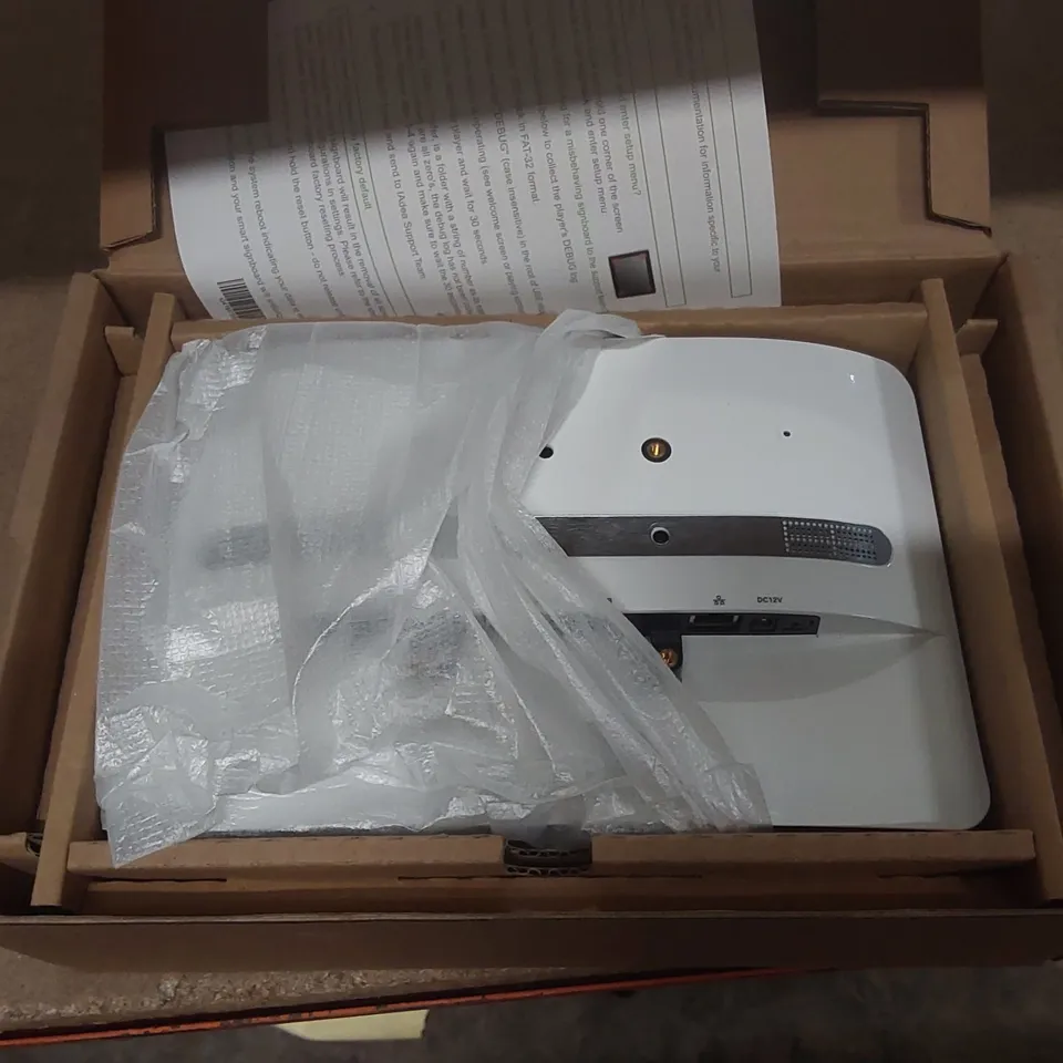 BRAND NEW BOXED 10" SMART ALL-IN-ONE LCD DISPLAY WITH LIGHTBAR, POE & TOUCHSCREEN