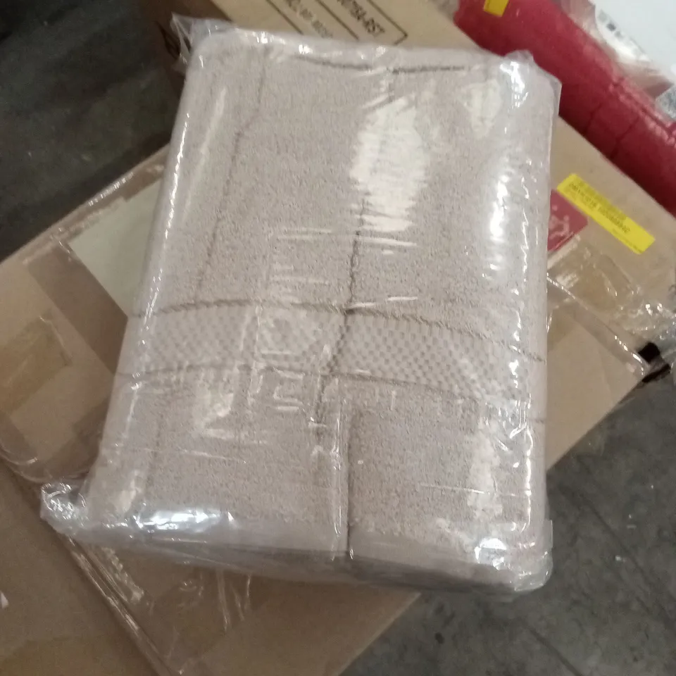 BAGGED SET OF 4 CASABELLA PREMIUM LARGE BATH TOWELS 80 x 140cm