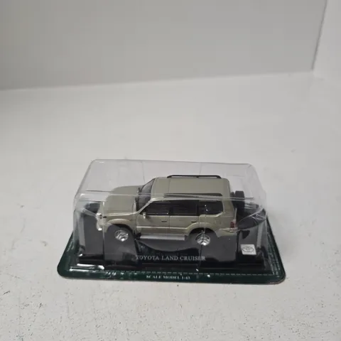 TOYOTA LAND CRUISER 1:43 SCALE DIE-CAST MODEL CAR (BOXED)
