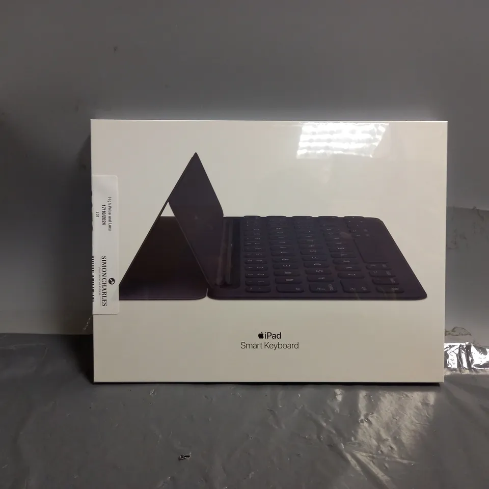 SEALED IPAD SMART KEYBOARD