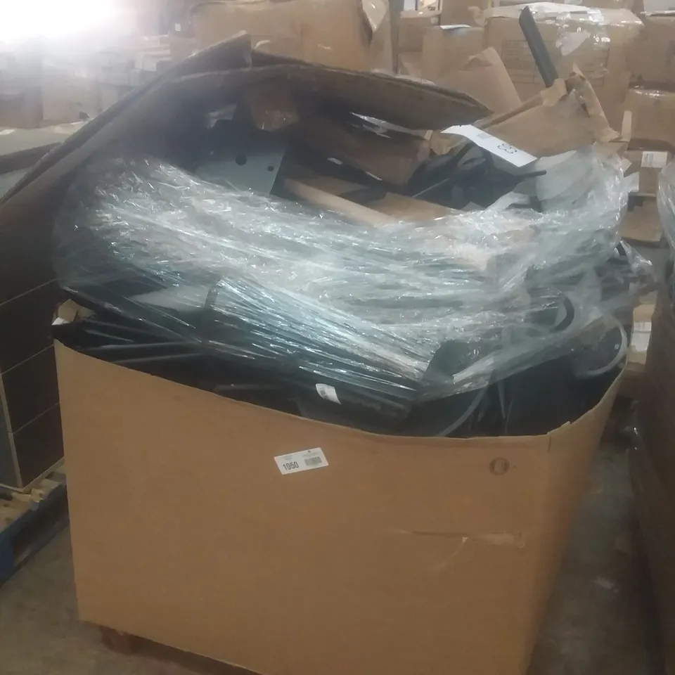 PALLET OF ASSORTED CHAIR PARTS MAINLY ASSORTED BASES/LEGS FOR A RANGE OF OFFICE AND DINING CHAIRS