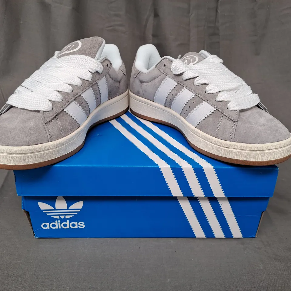 BOXED PAIR OF ADIDAS CAMPUS 00S SHOES IN GREY/WHITE UK SIZE 5