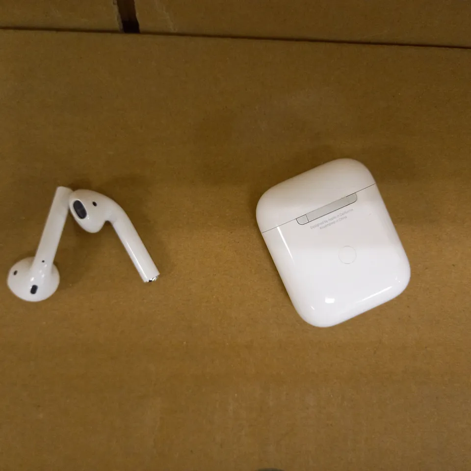 BOXED APPLE AIRPODS