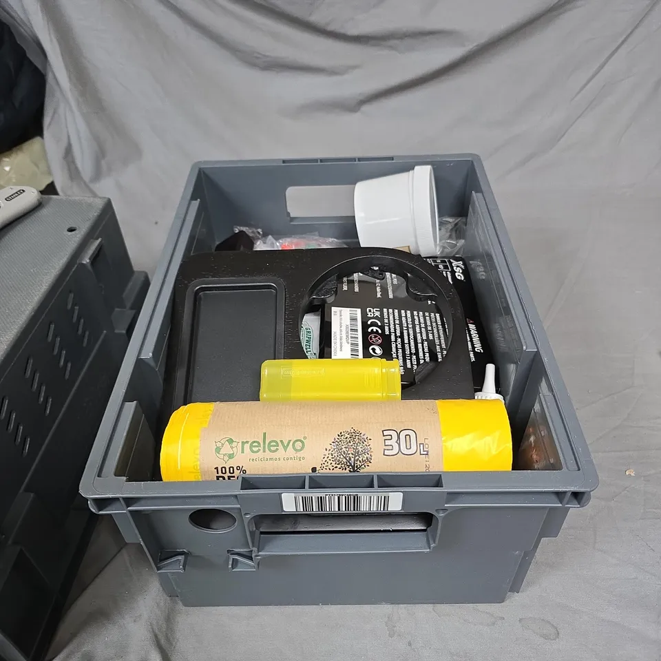 TOTE OF APPROXIMATELY 20 ASSORTED ITEMS TO INCLUDE: GRIP SEAL POLYTHENE BAGS 