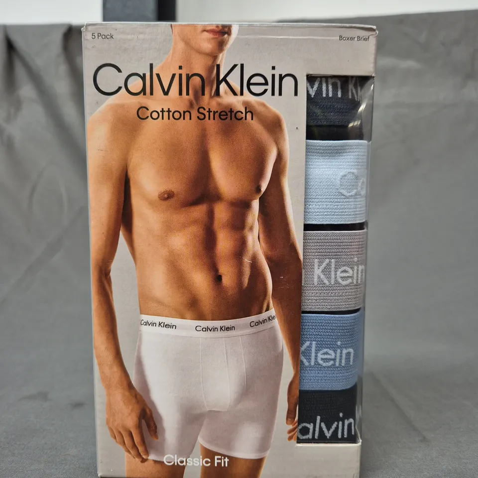 BOXED CALVIN KLEIN CLASSIC FIT BOXER BRIEFS - M - X5