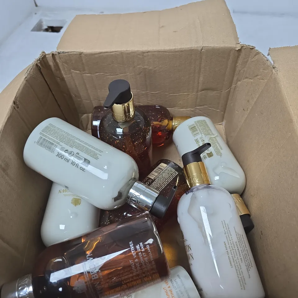 BOX OF 10 ASSORTED MOLTON BROWN ITEMS