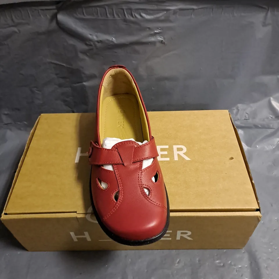 BOXED PAIR OF HOTTER NIRVANA SHOES IN SALSA SIZE UK 4