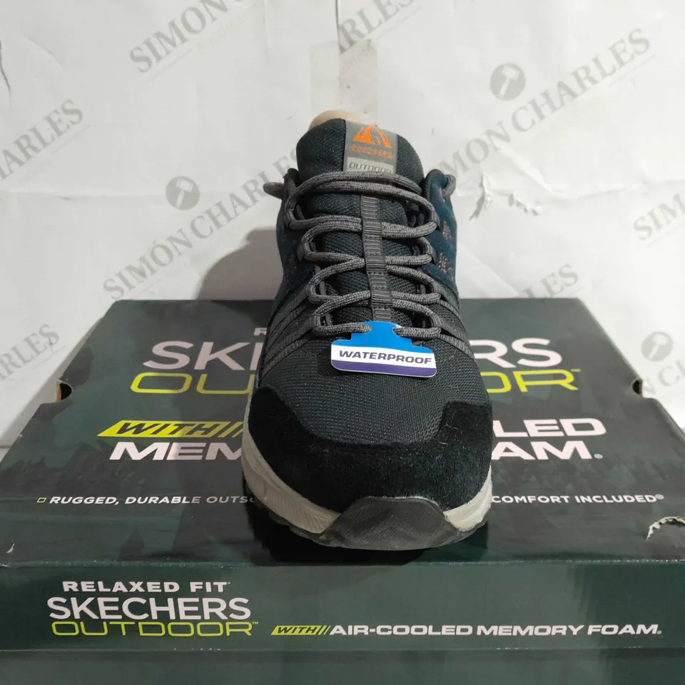 BOXED PAIR OF SKECHERS GO WALK OUTDOOR SHOES NAVY UK SIZE 10