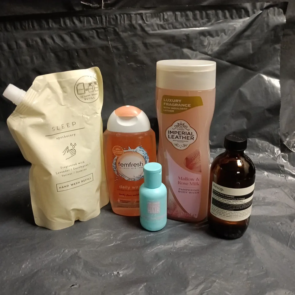 APPROXIMATEY 20 ASSORTED HEALTH AND BEAUTY PRODUCTS TO INCLUDE - IMPERIAL LEATHER BODY WASH - FEMFRESH WASH AND AESOP FACE CLEANSER