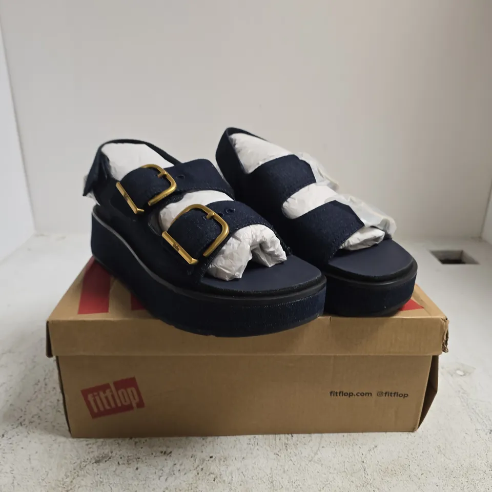 FITFLOP GEN FF MAX BUCKLE DENIM BACK-STRAP SANDALS – DARK DENIM, UK6