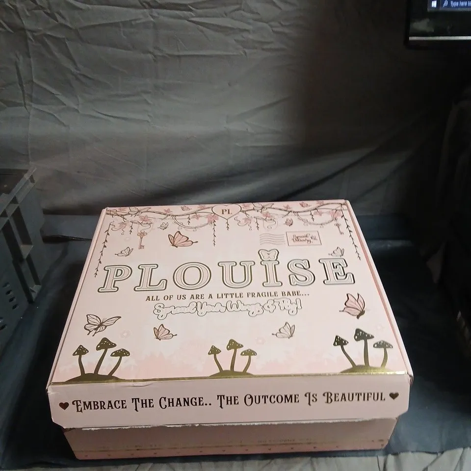 P LOUISE PINK COSMETIC GIFT SET 