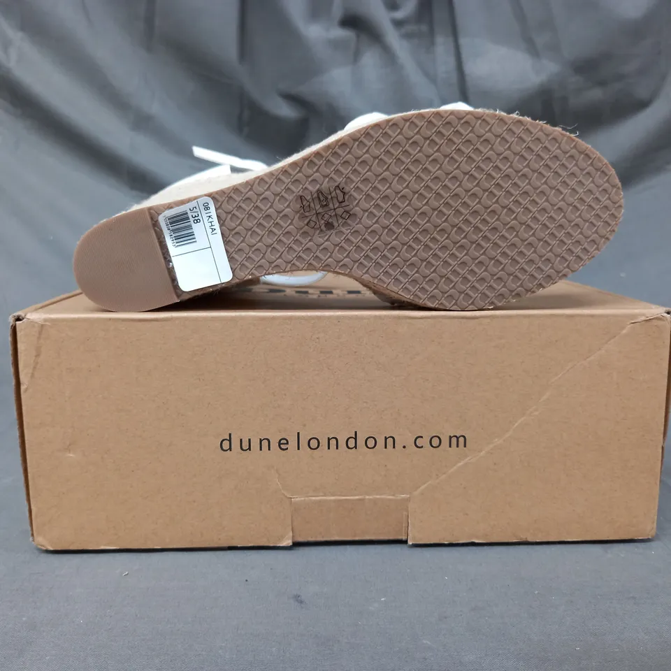 BOXED PAIR OF DUNE LONDON 081 KHAI OPEN TOE HIGH WEDGE SANDALS IN WHITE SIZE 5