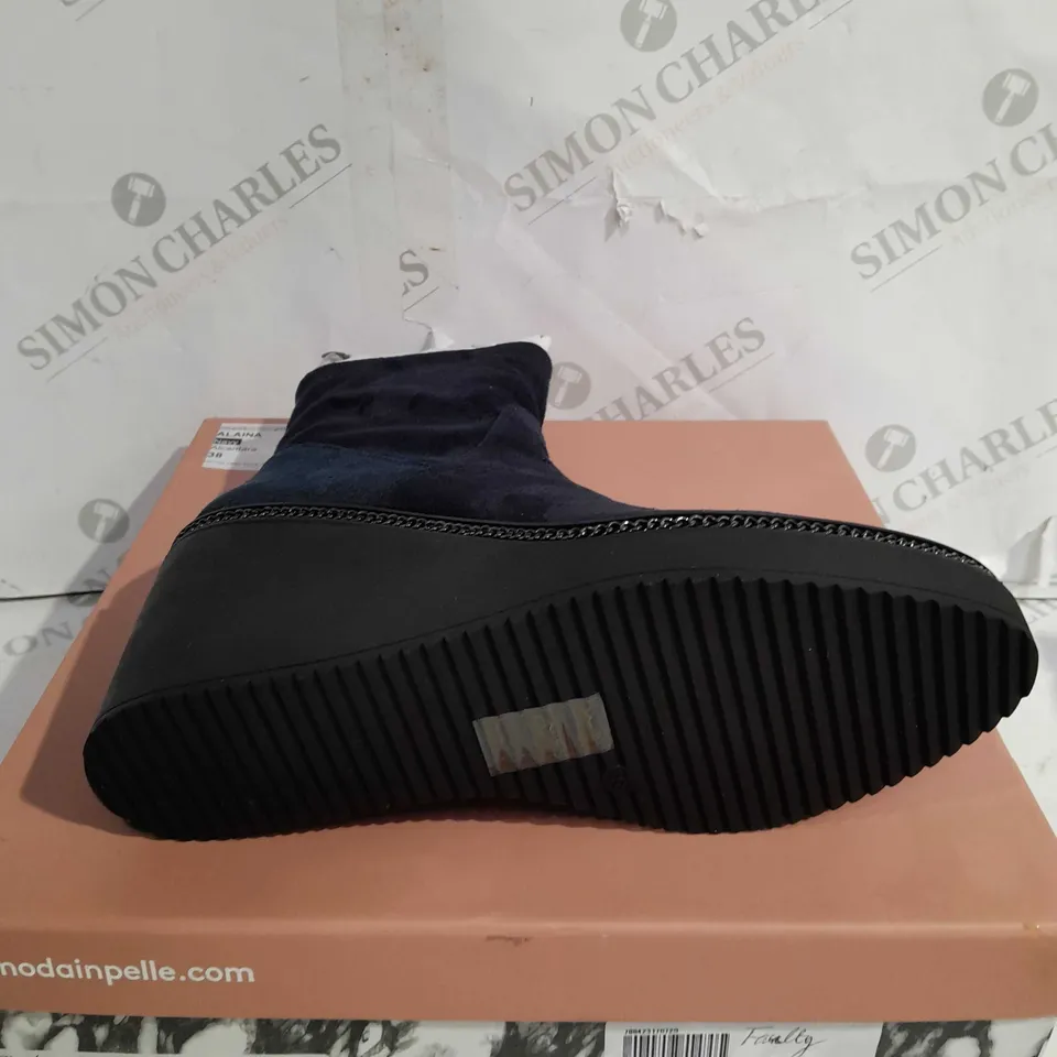 BOXED MODA IN PELLE ALAINA WEDGE HEEL SOCK BOOT - NAVY - SIZE 5