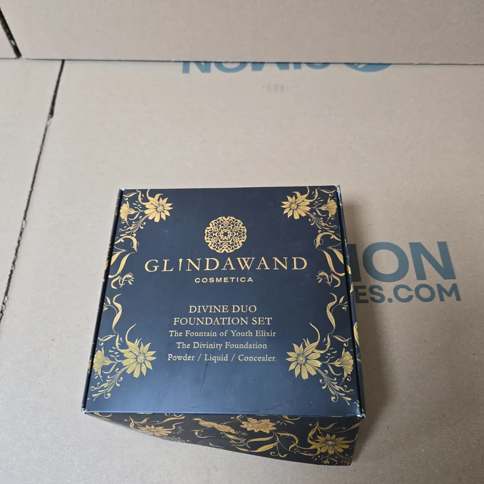 GLINDAWAND COSMETICA DIVINE DUO FOUNDATION SET – POWDER, LIQUID & CONCEALER (BOXED)