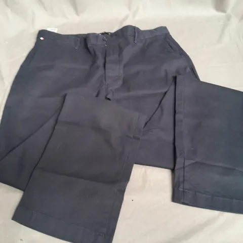 TOMMY HILFIGER NAVY TROUSERS - 34/34