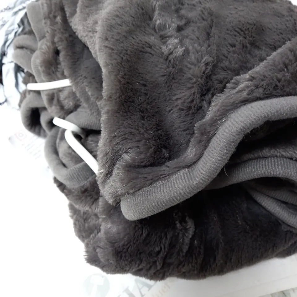  BOXED COZEE HOME HEATED BLANKET IN CHARCOAL 