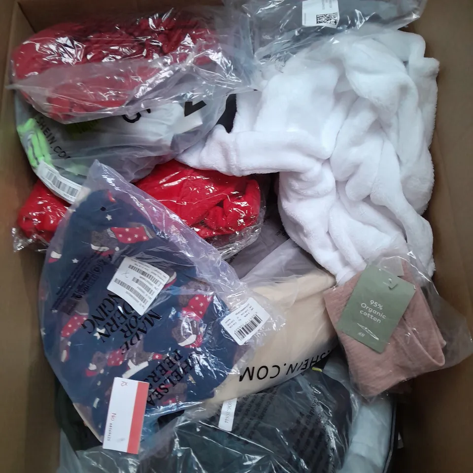 BOX OF APPROXIMATELY 35 ASSORTED KIDS CLOTHING ITEMS TO INCUDE - ONESIE, DRESS, JUMPERS, ETC