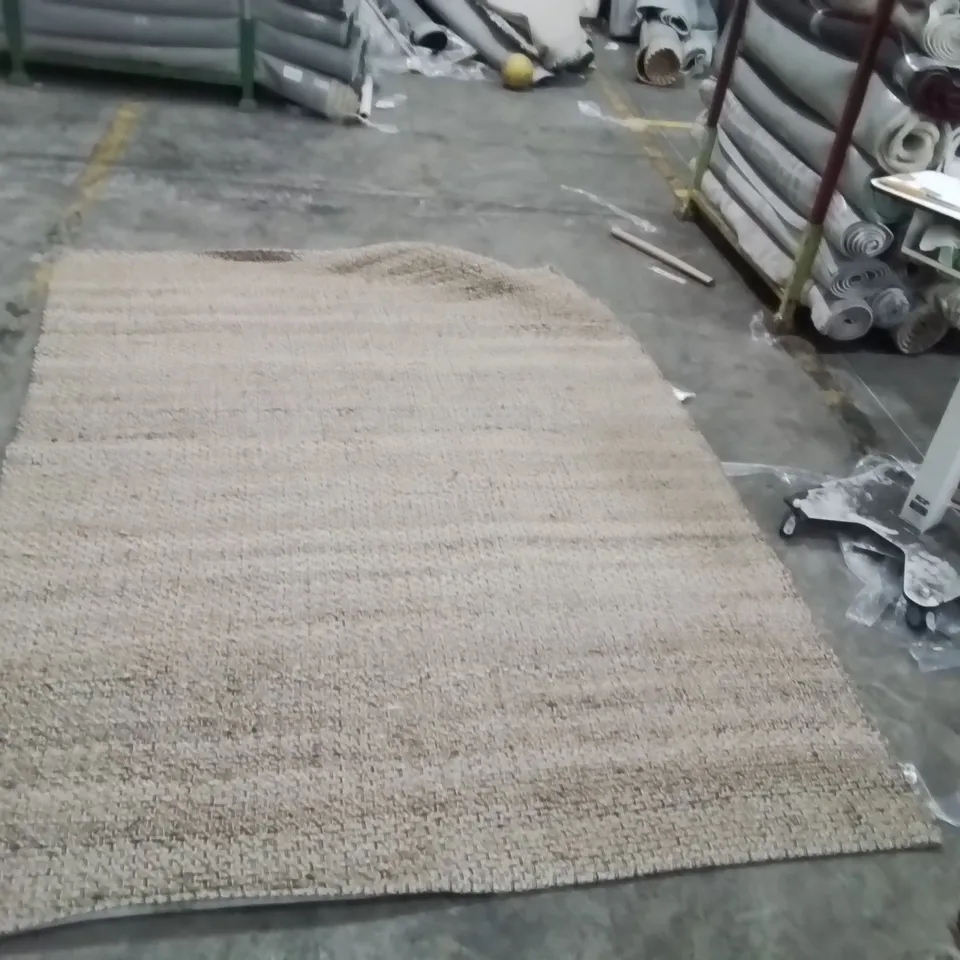 QUALITY DESIGNER RUG APPROXIMATELY 282X202