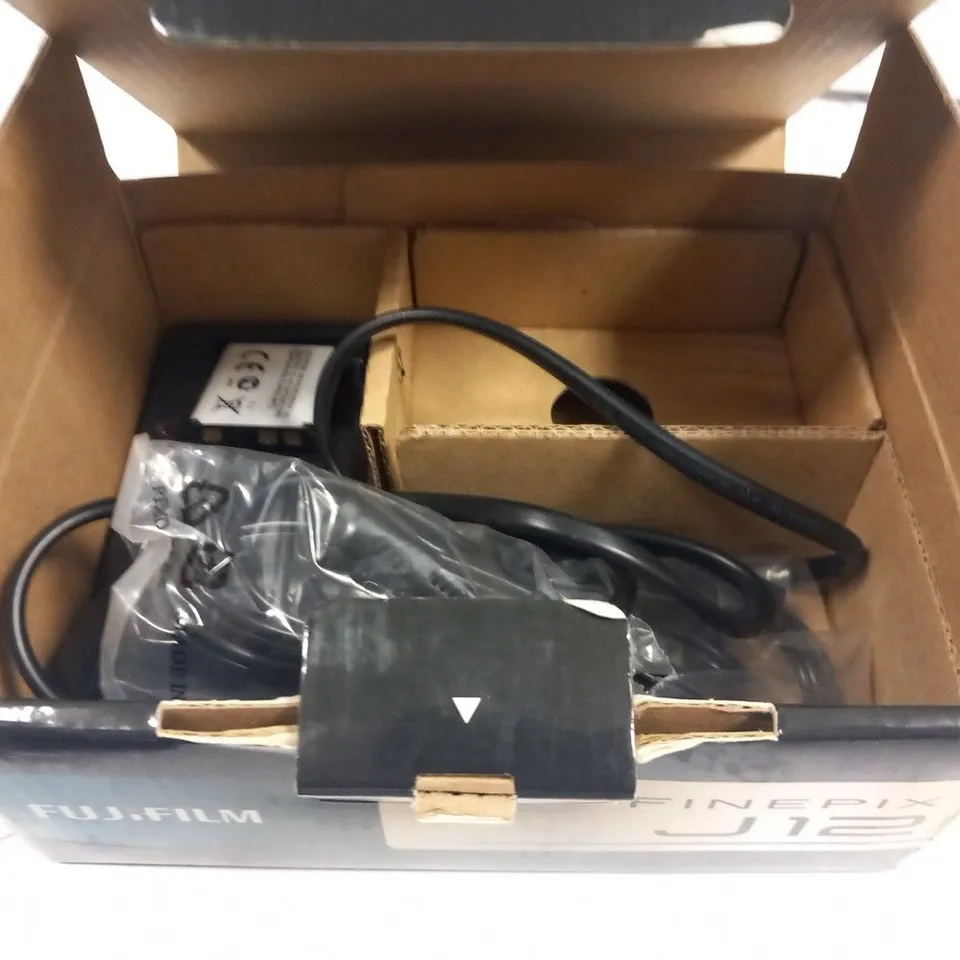BOXED FUJIFILM FINEPIX J12 DIGITAL CAMERA