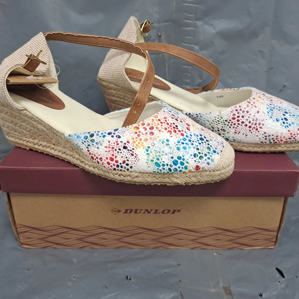BOXED PAIR OF DUNLOP WEDGE SHOES IN WHITE/MULTI SIZE UK 7
