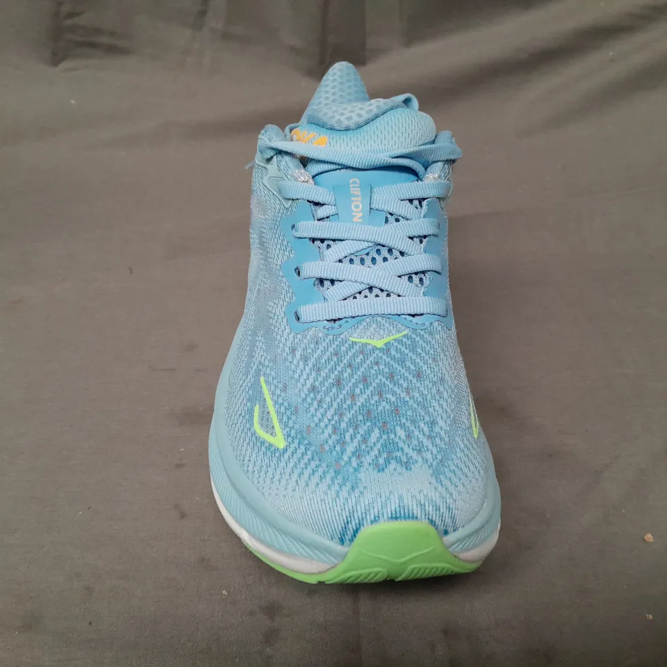 BOXED PAIR OF HOKA CLIFTON 9 SHOES IN LIGHT BLUE SIZE 3.5