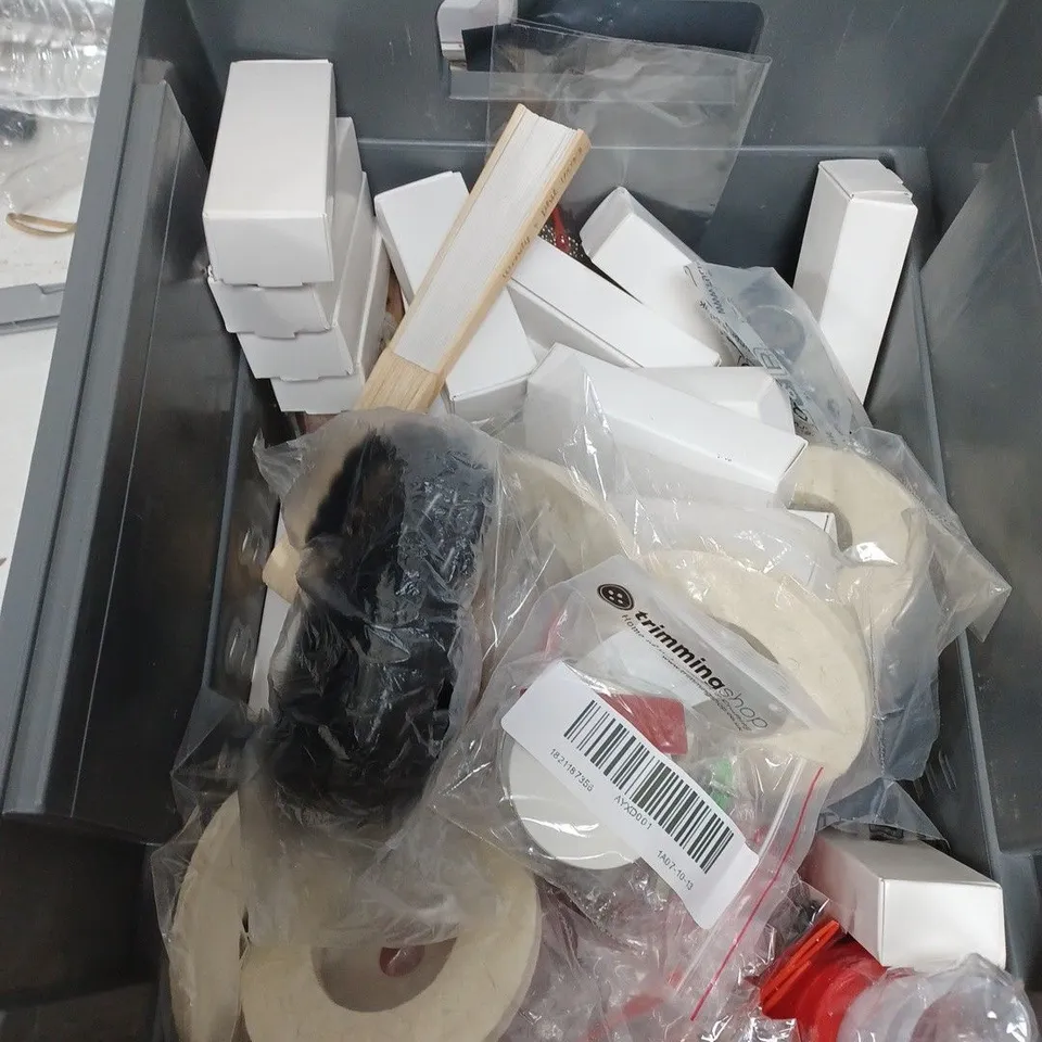 BOX OF APPROXIMATELY 20 ASSORTED HOUSEHOLD ITEMS TO INCLUDE PADLOCK, METAL POLISH AND A MASSAGE BRUSH