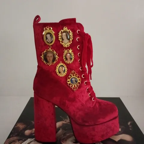 BOXED PAIR OF THE SIX SHADOWS HEELED BOOTS ā RED VELVET, UK 6