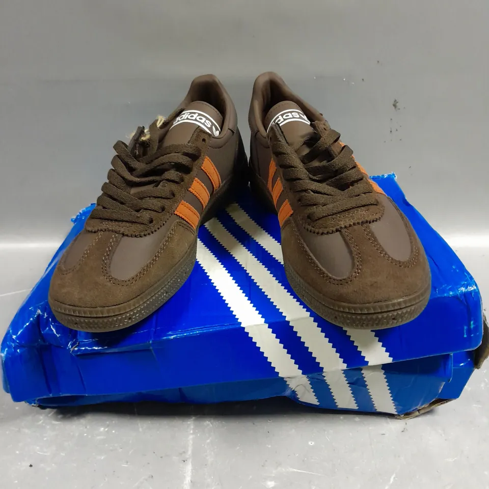 BOXED PAIR OF ADIDAS ORIGINALS LACE UP TRAINERS - 3.5