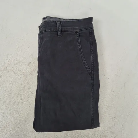 LEVI'S XX CHINOS IN BLACK SIZE 30/32