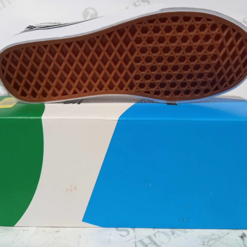 BOXED PAIR OF VANS OLD SKOOL TRANERS IN COFFEE STAIN COLOUR W. MAP DESIGN UK SIZE 6