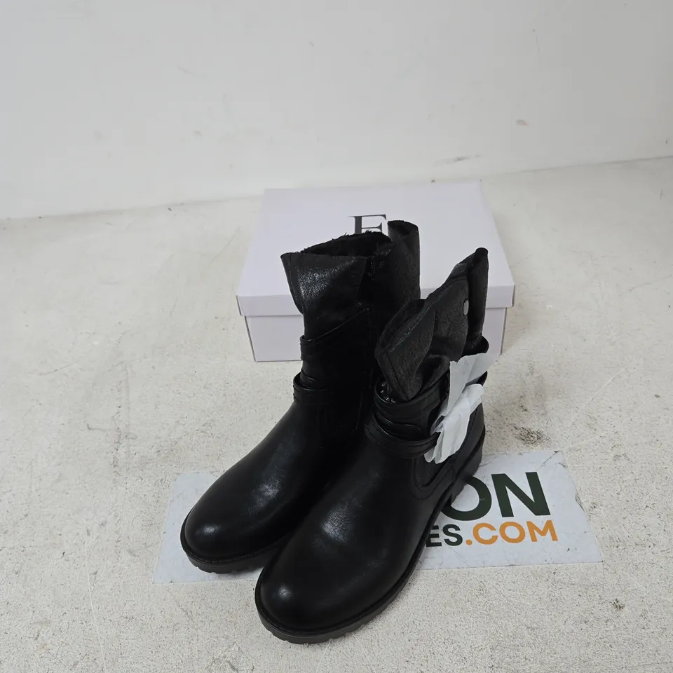 E SHOES BY EMMA ALICE BLACK ANKLE BOOTS, UK 8