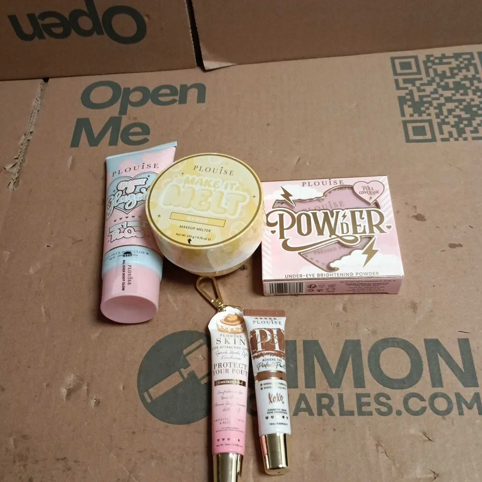 PLOUISE 5 X ASSORTED ITEMS TO INCLUDE UNDER EYE BRIGHTENING POWDER, CINNAMON ROLL PROTECT YOUR POUT ETC