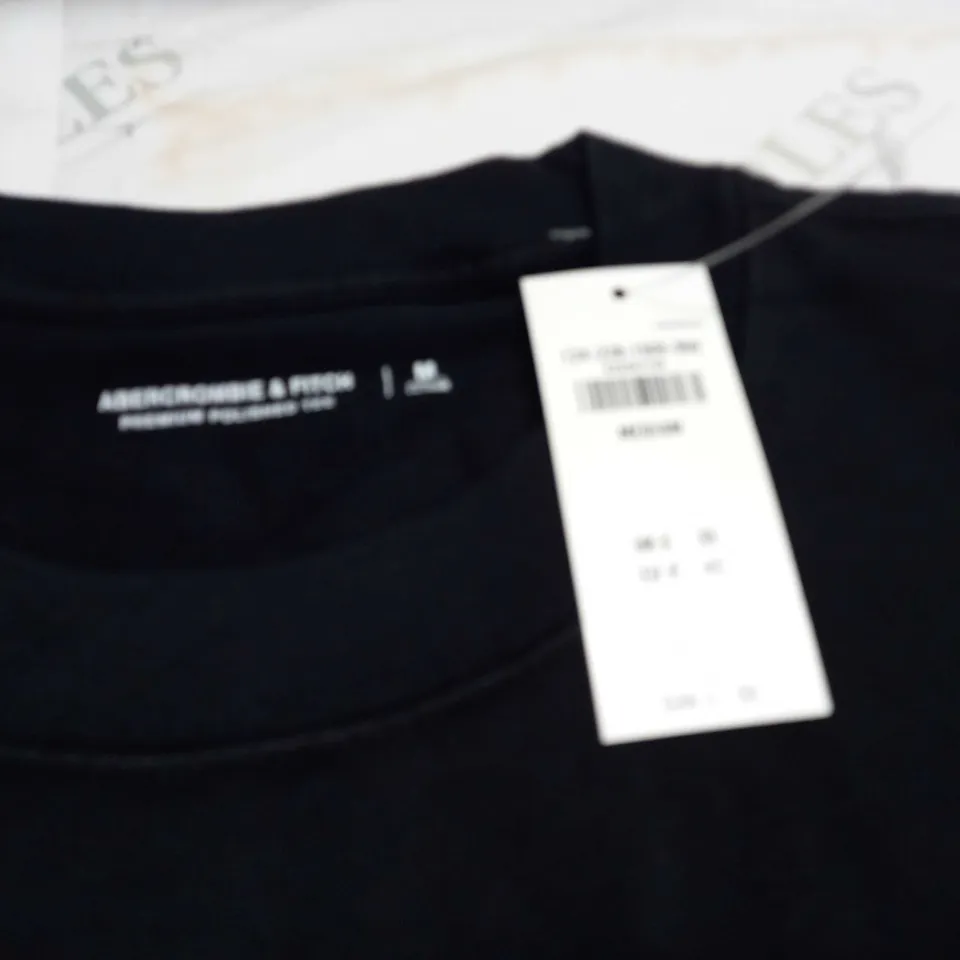 ABERCROMBIE & FITCH BLACK POCKET T-SHIRT - MED