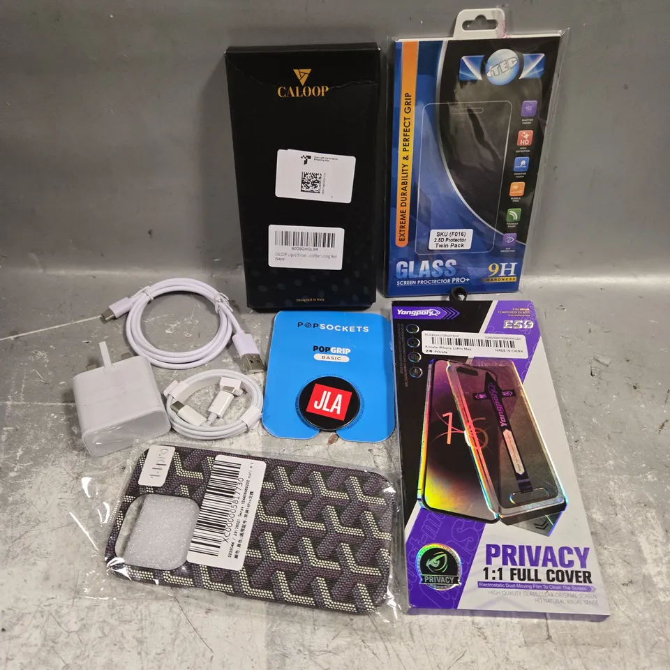 APPROXIMATELY 20 ASSORTED SMARTPHONE ACCESSORIES TO INCLUDE CASES, CHARGING CABLES, SCREEN PROTECTORS ETC 
