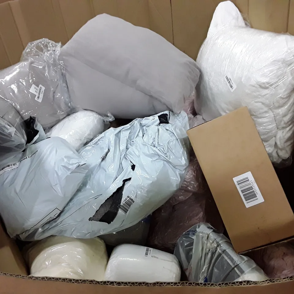PALLET CONTAINING ASSORTED PILLOWS & CUSHIONS INCLUDING MEMORY FOAM PILLOW, BODY PILLOW, ORTHOPAEDIC KNEE PILLOW, SEAT CUSHION, SINGLE LEG ELEVATION PILLOW