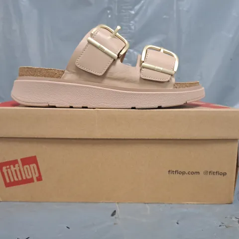 BOXED PAIR OF FITFLOP OPEN TOE BUCKLE STRAP SANDALS IN NUDE SIZE UK 4