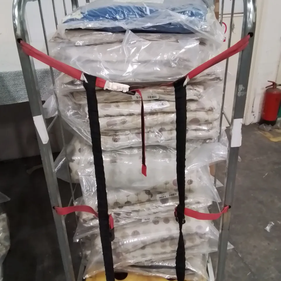 CAGE CONTAINING LARGE AMOUNT OF BRAND NEW PROFESSIONAL OUTDOOR LIVING PRINTED POLYESTER/COTTON THROW/COVERS (VARIOUS DESIGNS)