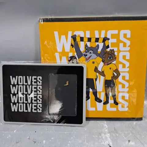 WOLVES FOOTBALL CLUB DECOR TO INCLUDE FOLD OUT STRORAGE BOX, FRAME, ETC