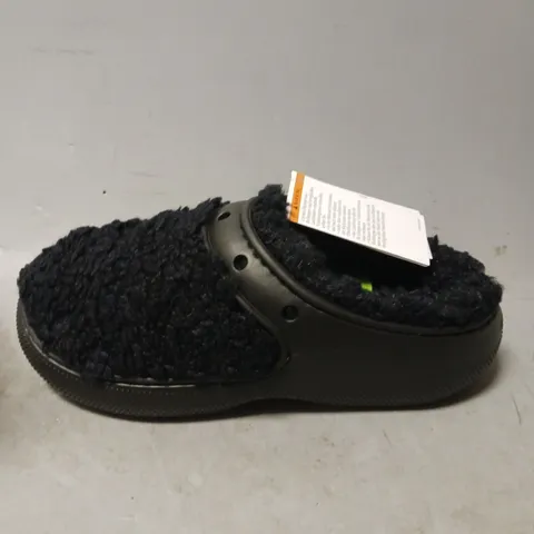 PAIR OF CROCS FLUFFY UNISEX SHOES, ECRU - UK SIZE 6/7