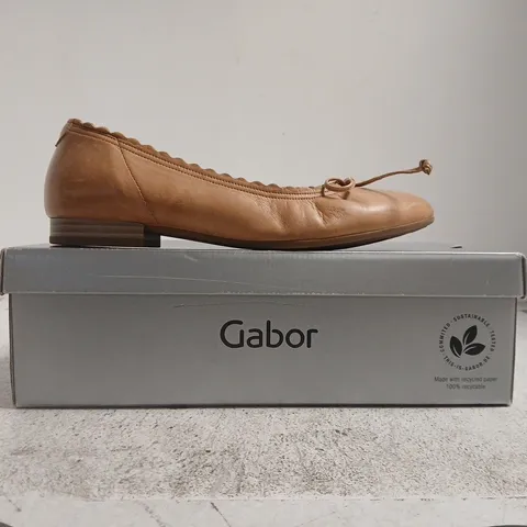 BOXED PAIR OF GABOR SHOES IN PEANUT SIZE 5.5