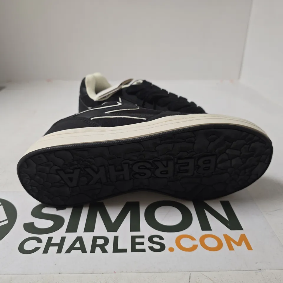 BERSHKA BLACK/WHITE TRAINERS SIZE 7 IN DUST BAG UNBOXED
