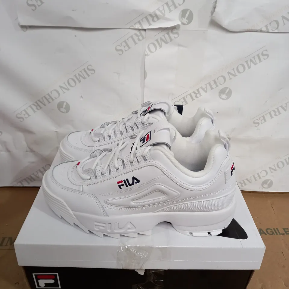 WOMENS FILA DISRUPTOR WHITE TRAINERS SIZE 6