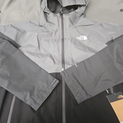 THE NORTH FACE LIGHTNING ZIP-IN JACKET – BLACK/SMOKE, MEDIUM (MEN)