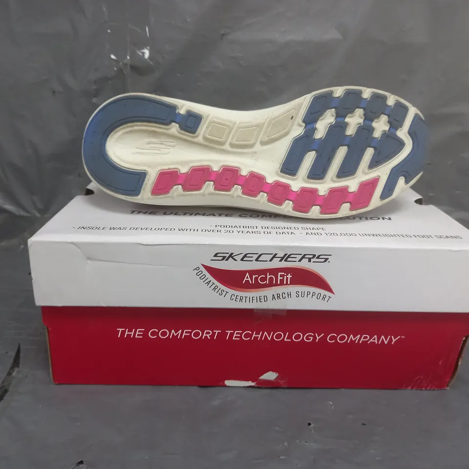 SKECHERS ARCH FIT TRAINERS BLUE SIZE 7