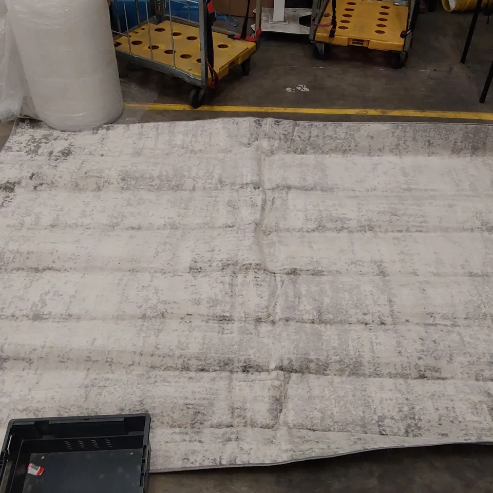 HAILI CHARCOAL/LIGHT GREY/WHITE RUG // 275 X 200CM