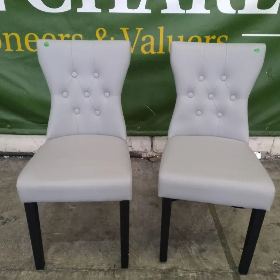 SET OF 2 NEW BEWLEY LIGHT GREY LEATHER BUTTON BACK DINING CHAIRS (BLACK LEG)