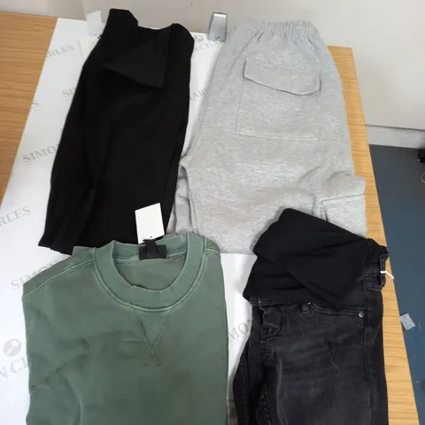 LOT OF ASSORTED CLOTHING ITEMS AND ACCESSORIES TO INCLUDE; T-SHIRTS, JUMPERS ETC