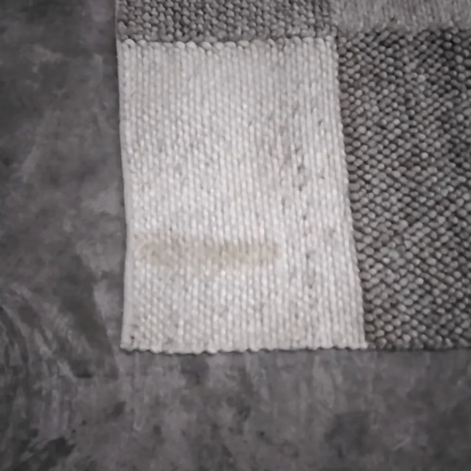 QUALITY DESIGNER RUG APPROXIMATELY 222X157CM