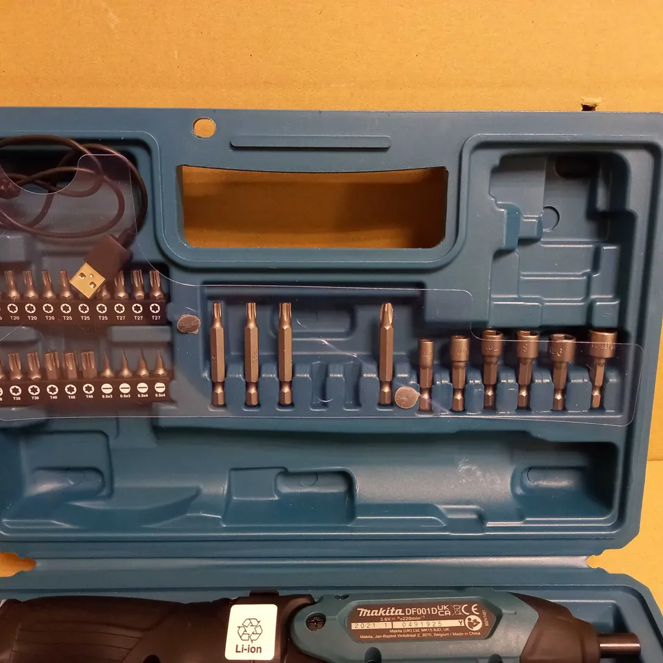 MAKITA DF001DW SCREWDRIVER COMPLETE WITH BUILT-IN BATTERY, 6 W, 3.6 V, BLUE