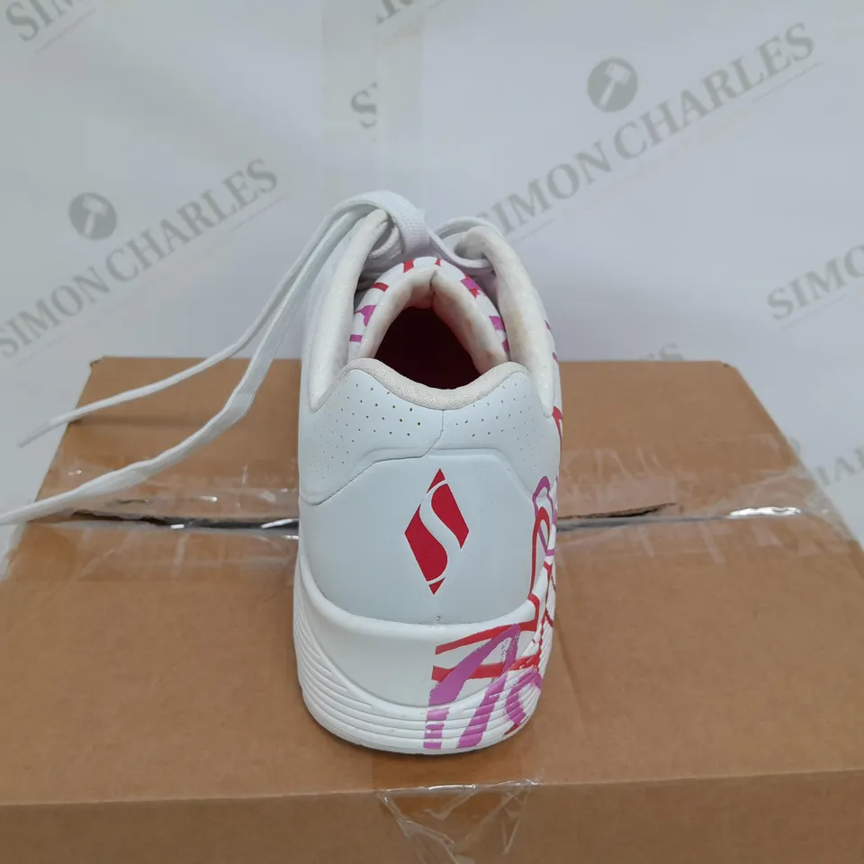 SKECHERS CUSTOMIZED TRAINERS HEART DESIGN SIZE 10